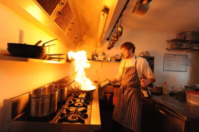 Air intérieur : la cuisine en première ligne, hotte et aération à revoir cet automne