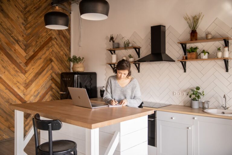 Concevoir sa cuisine en ligne puis l&rsquo;acheter sans vendeur : ce que change l&rsquo;arrivée des configurateurs